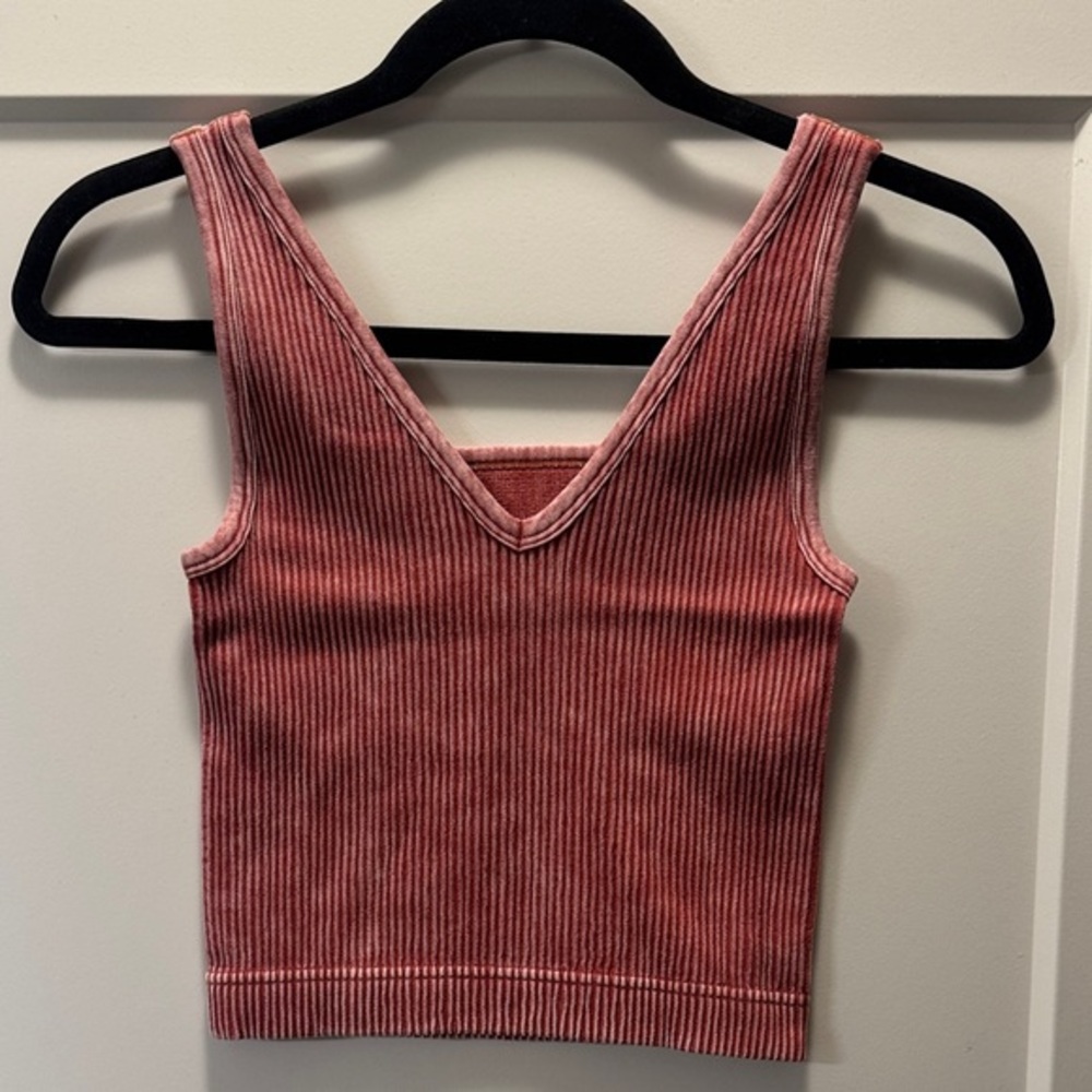 🆕 Zenana Outfitters Ribbed Crop Top. Brand New!💥